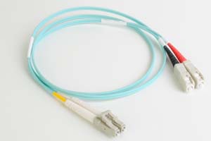 10ギガ光ファイバーケーブル（LC-SC、OM3準拠マルチモード、Duplexタイプ） ＜お取り寄せ　13～18営業日後出荷＞