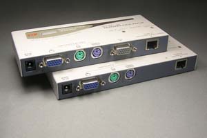 KVM エクステンダー （コンソールエクステンダー）： 最大150m延長  （コンソール：PS2キーボード/ディスプレイ/PS2マウス延長器：UTPケーブル（LANケーブル）延長型）