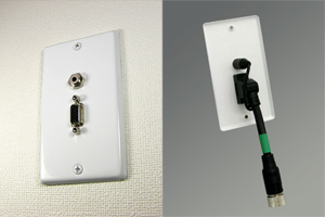 白塗装ステンレスプレート付きAVコンセント（VGA（アナログRGB）＋音声用、壁面埋込配線タイプ、接続ケーブル付き）