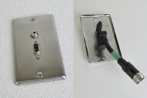 無塗装ステンレスプレート付きAVコンセント（VGA+音声用、壁面埋込配線タイプ、接続ケーブル付き）