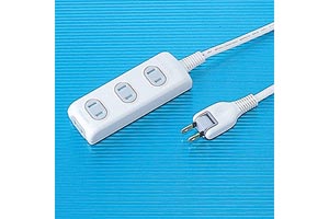 【サンワサプライ】　電源タップ（ホコリ防止シャッタータイプ、2P・4個口、15A・125V（合計1500Wまで）、2Pスイングプラグコード3m付き）