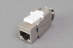 スナップイン中継コネクタ、10Gbps通信対応、PoE++対応、RJ-45メス工具不要ストレート方向配線型（LAN配線用、CAT6A対応、PoE対応、金属シールドタイプ）