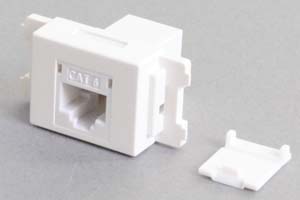 コンセントチップ（スナップインセット品）　コンセント側：RJ-45（CAT6 UTP）メス／壁内側：RJ-45（CAT6 UTP）メス　横型　防塵カバー付き　白