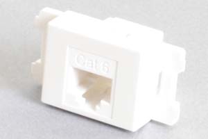 コンセントチップ（スナップインセット品）　コンセント側：RJ-45（CAT6 UTP）メス／壁内側：RJ-45（CAT6 UTP）メス　横型　白