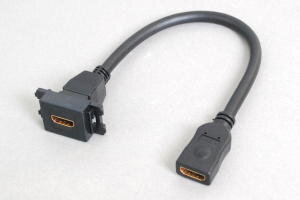 コンセントチップケーブル　コンセント側：HDMIメス横型黒色／壁内側：HDMIメスコネクタのストレート方向ケーブル20cm引き出し