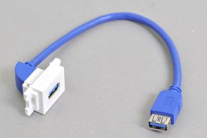 コンセントチップケーブル　コンセント側：USB3.0-Aメス横型白色／壁内側：USB3.0-Aメスコネクタの90°アングル方向ケーブル20cm引き出し　【USB3.0対応、ストレート結線】